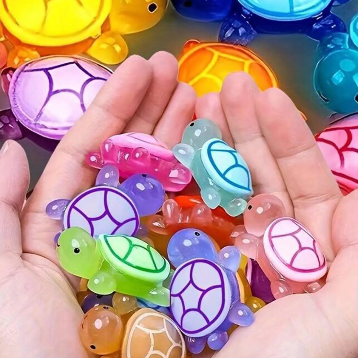 30-Piece Glow-in-the-Dark 3D Turtle Figurines, Colorful Translucent Plastic Decorations for DIY Crafts, Party Favors, Beach-Themed Events, Christmas and Halloween Decor, Gifts for Children, Decorative Figurines