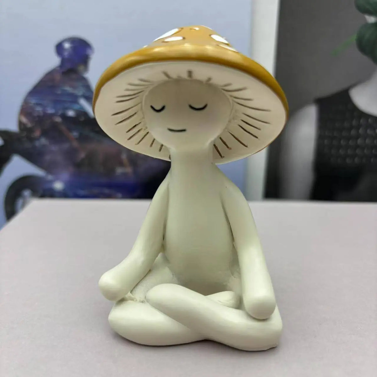 Cute Meditation Yoga Mushroom Desktop Statue, Resin Craft Gift for Home, Living Room Accessories, Garden & Patio Decoration, Unique Tabletop Ornament
