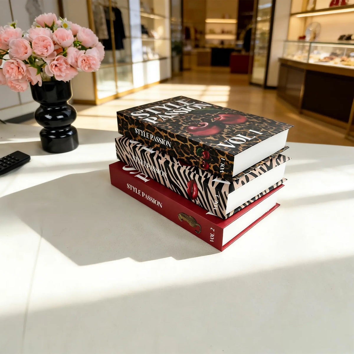 Set of 3 Realistic Decorative Books, American Vintage Style Faux Book Statues, Living Room & Study Indoor Home Decoration, Decoration Items, Stackable Holiday Ornament, Home Decor Ornaments